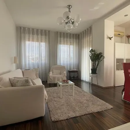 Tina House Apartment